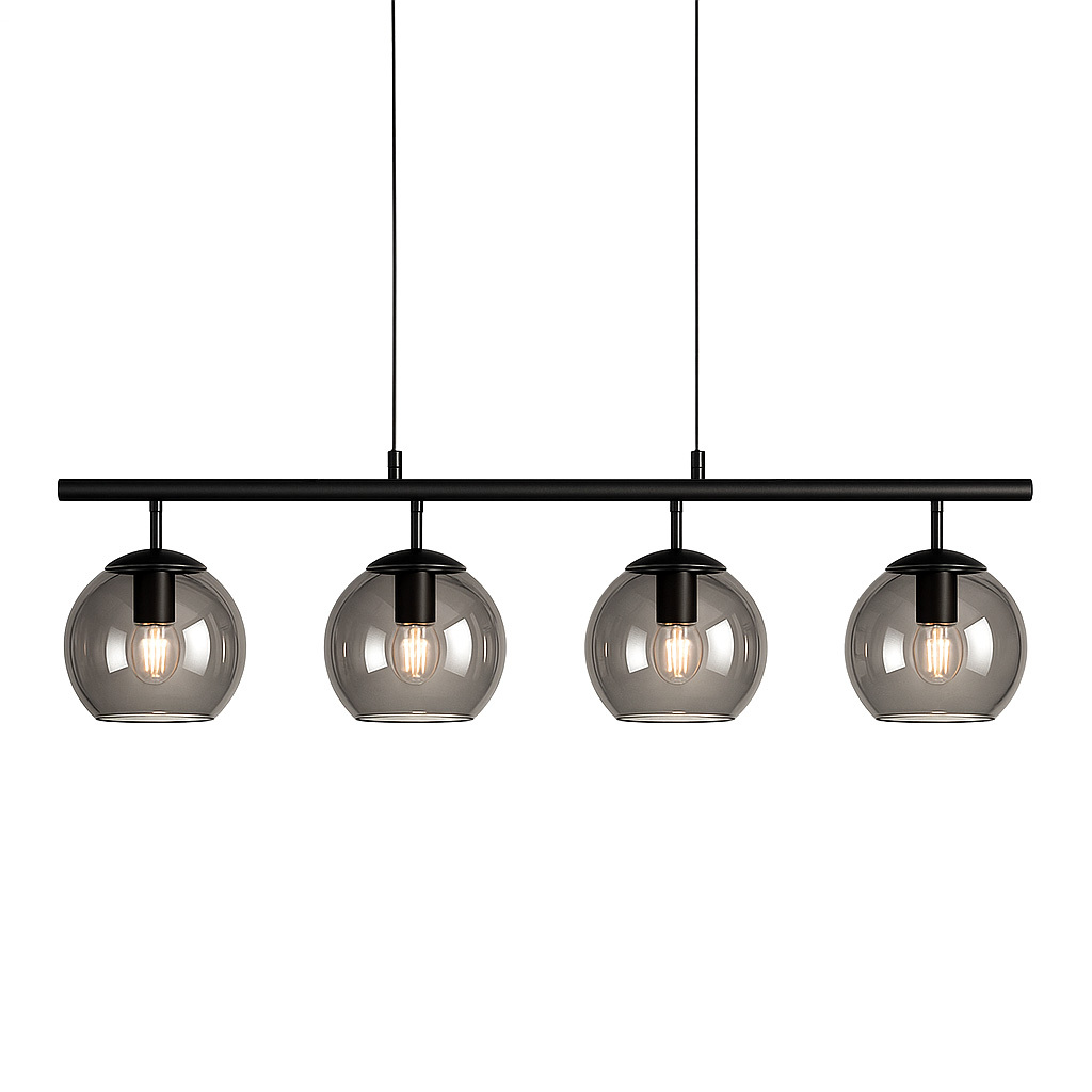 Globi 4 78cm Noir/Fumé suspension De Nordic Lighting - Sa suspension en métal noir lui confère une touche graphique et raffinée, tandis que ses quatre abat-jour ronds en verre fumé diffusent une lumière agréable et homogène dans toute la pièce.
