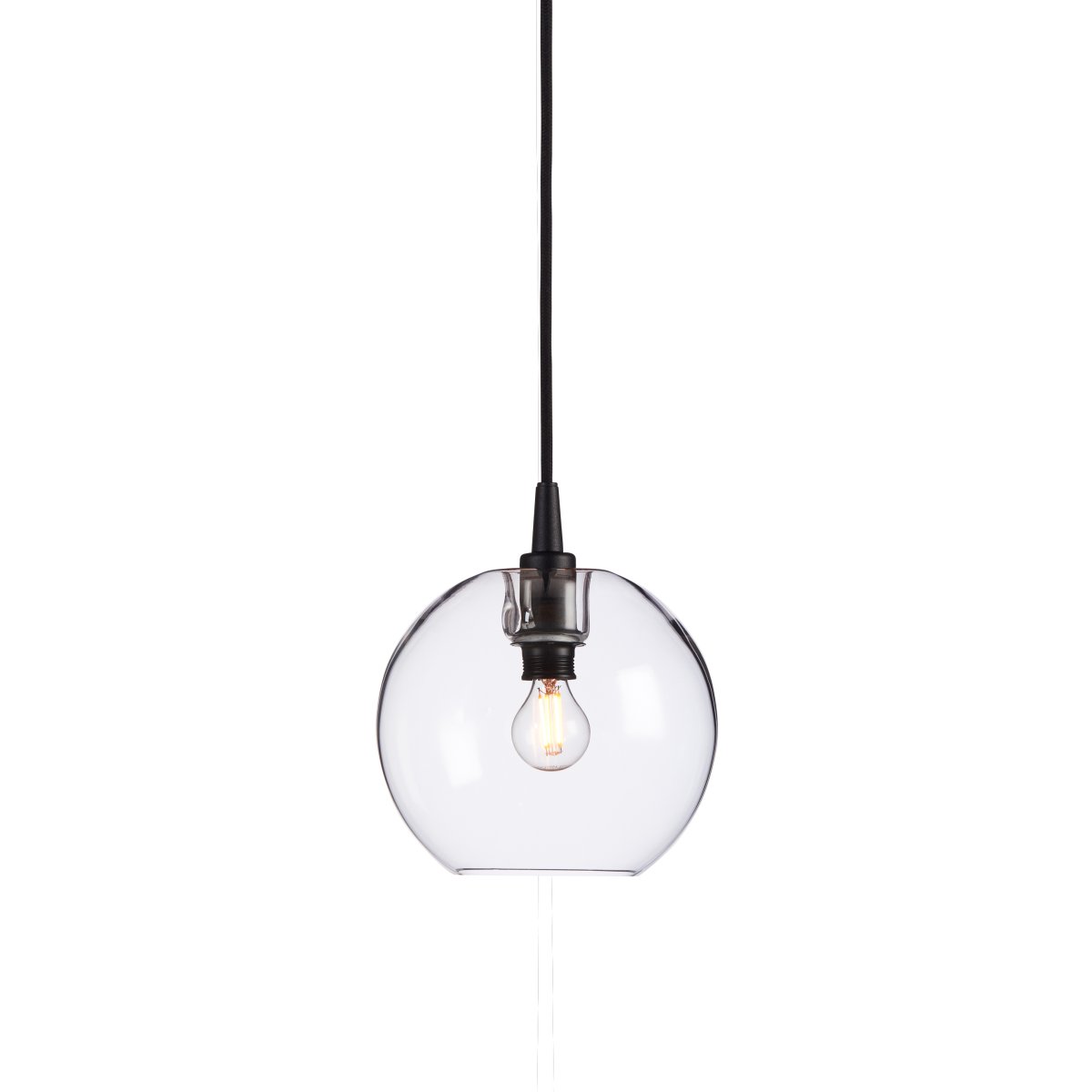 Gloria Ø20 Transparent/noir suspension De Belid - Chaque abat-jour est unique et peut contenir de fines bulles d'air qui soulignent le caract&egrave;re et le charme exclusif du luminaire.