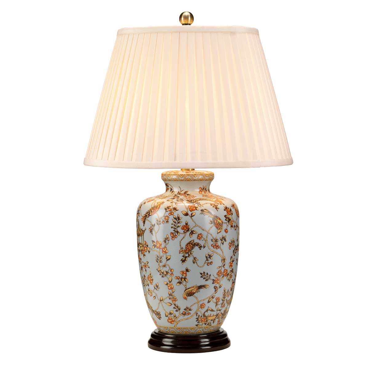 Gold Birds 65cm Multicolore lampe de table De Elstead Lighting - La base de lampe en porcelaine avec un fond bleu et un beau motif, ainsi que l'abat-jour de couleur crème, créent harmonie et luxe dans la pièce.