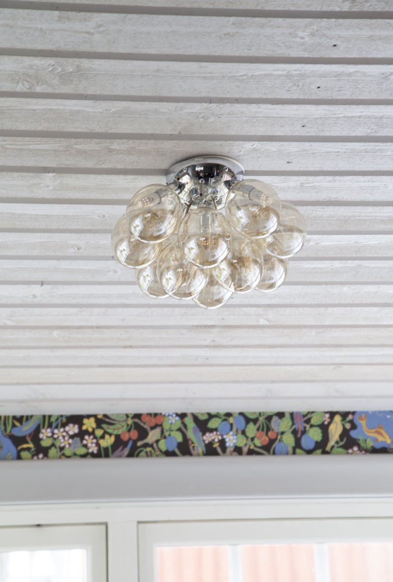 Gross Ø30 Ambre plafonnier De By Rydéns - Gross Plafond est disponible en tv&aring; diff&eacute;rentes tailles; &Oslash; 30 cm et &Oslash; 50 cm.