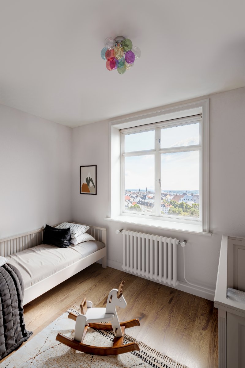 Gross Ø30 Multicolore plafonnier De By Rydéns - La famille Gross accueille un nouveau membre avec ce plafonnier en verre multicolore.