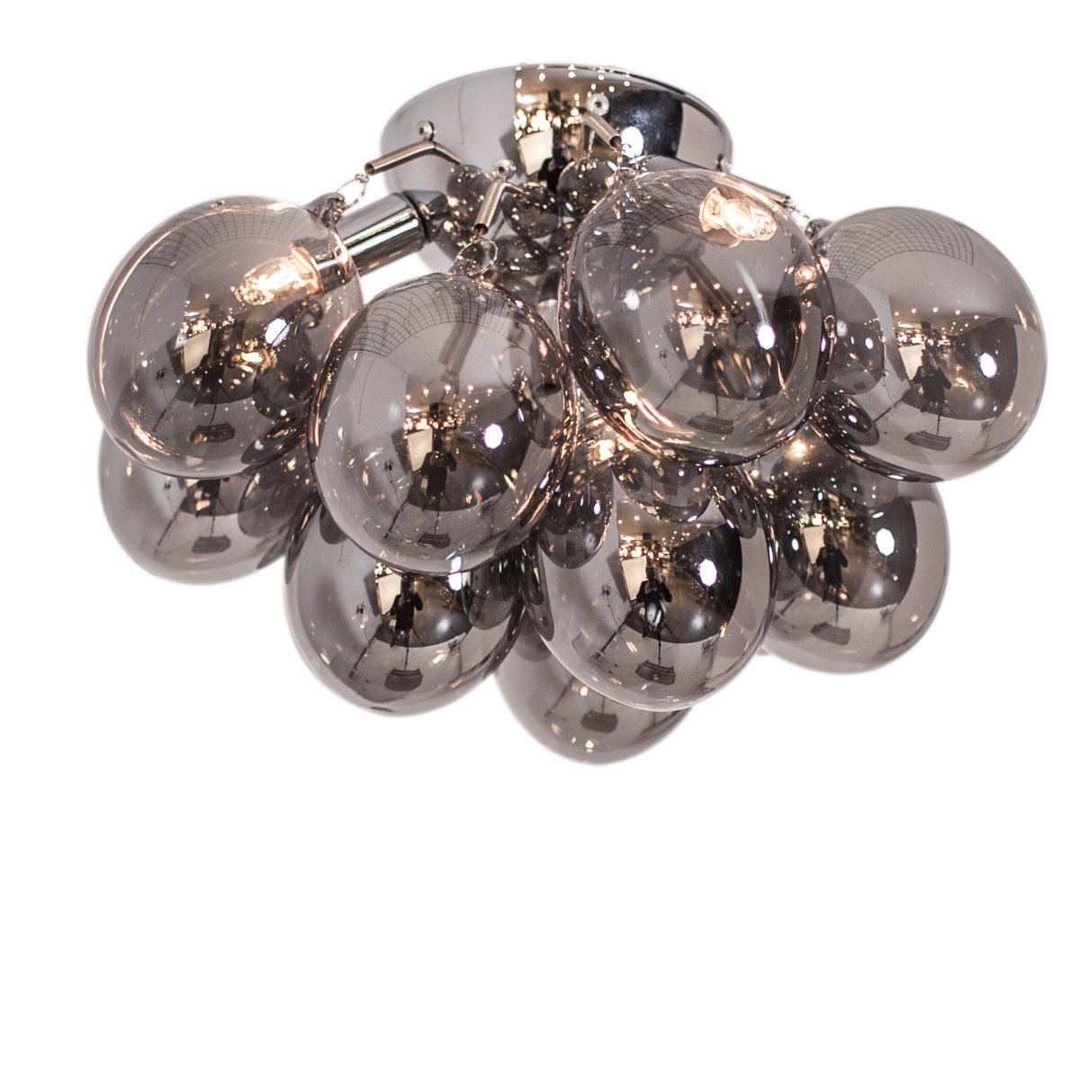 Gross Ø30 Couleur fumée plafonnier De By Rydéns - Grâce à sa taille, la lampe peut être facilement placée quelle que soit la hauteur du plafond et crée une impression exclusive et tendance.