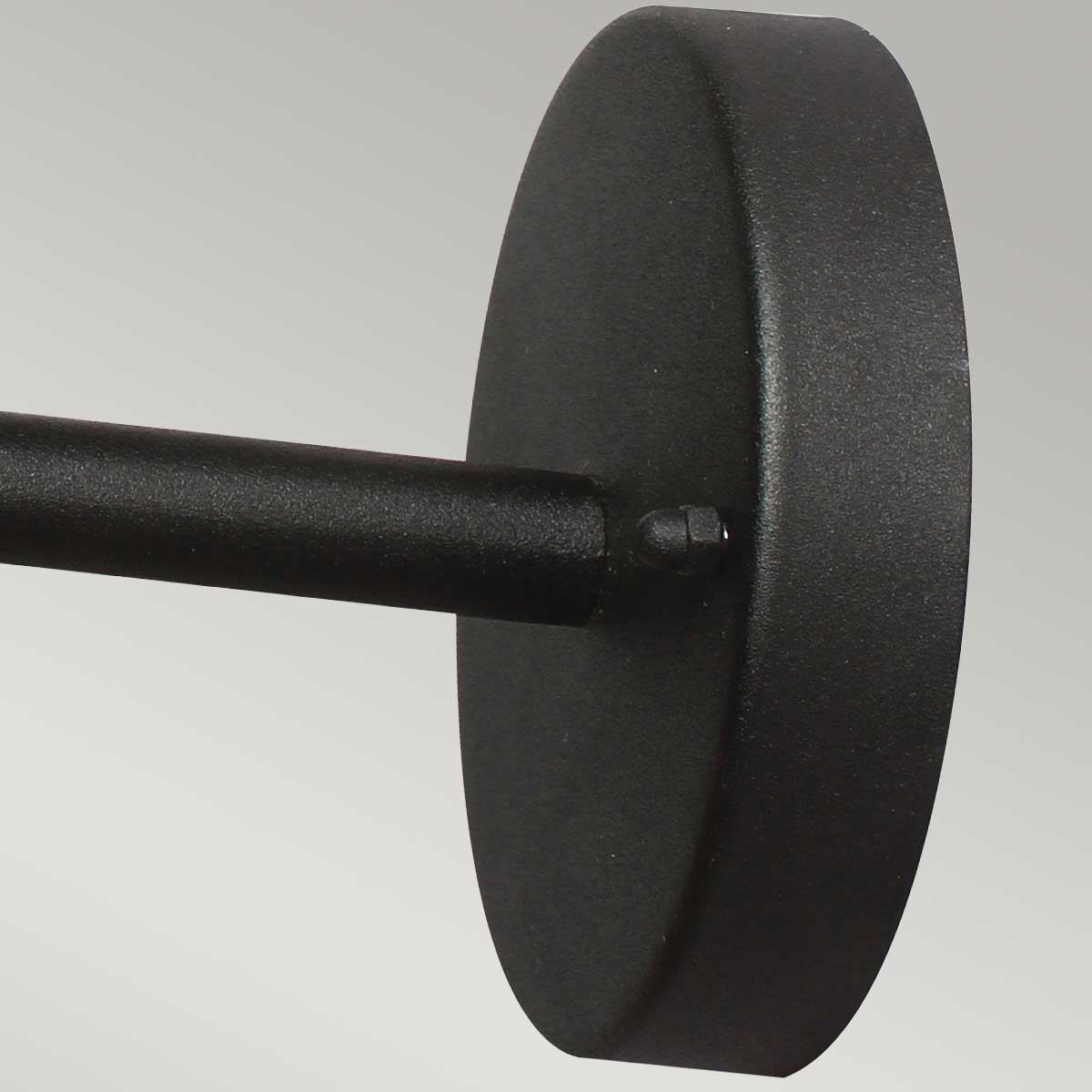 Helsingor Ø22 Noir lampe d’extérieur De Elstead Lighting - Tillverkad av rostfritt st&aring;l i svart finish och glas, erbjuder den en slitstark och v&auml;derbest&auml;ndig konstruktion som &auml;r perfekt f&ouml;r fasader, entr&eacute;er och uteplatser.