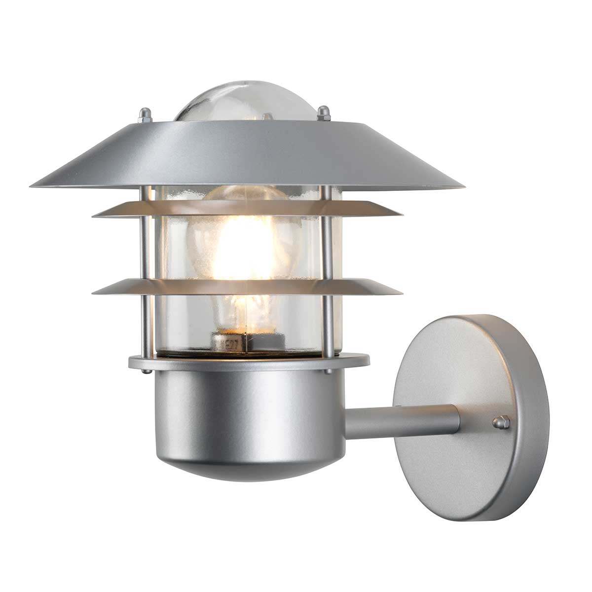 Helsingor Ø22 Argent lampe d’extérieur De Elstead Lighting - Tillverkad av rostfritt st&aring;l i silverfinish och glas, erbjuder den en slitstark och v&auml;derbest&auml;ndig konstruktion som &auml;r perfekt f&ouml;r fasader, entr&eacute;er och uteplatser.