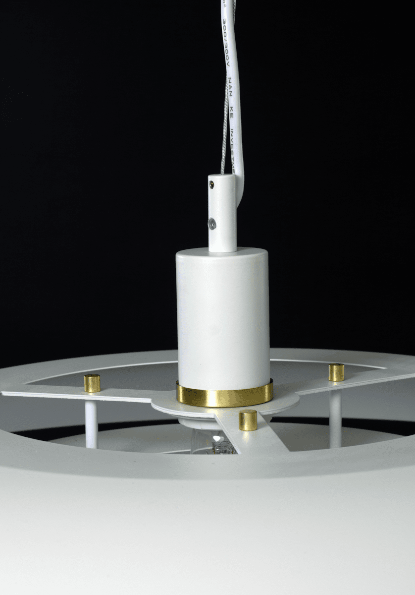 Epsilon Ø56 Blanc mat suspension De Aneta Lighting - Epsilon est fourni avec deux jeux de bagues et de boutons d&eacute;coratifs.
