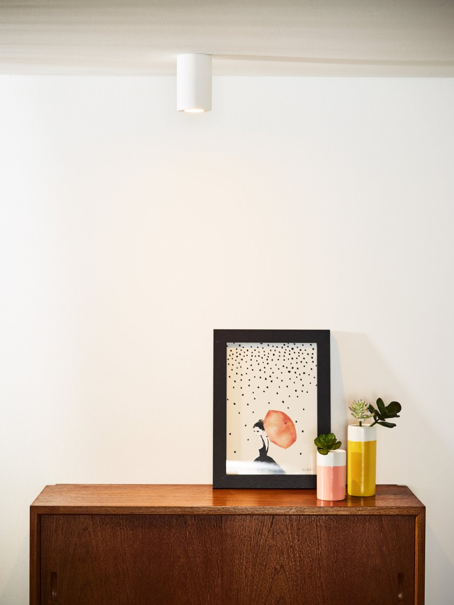 Gipsy Blanc spot De Lucide - Gipsy est un spot &eacute;l&eacute;gant et moderne qui allie esth&eacute;tique et fonctionnalit&eacute; dans un style minimaliste.