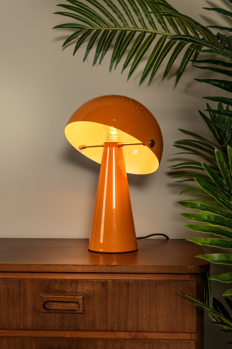 Barone 34cm Orange lampe de table De Lucide - Son abat-jour original est inclinable, permettant de moduler l'&eacute;clairage et de diriger la lumi&egrave;re pr&eacute;cis&eacute;ment o&ugrave; vous le souhaitez.