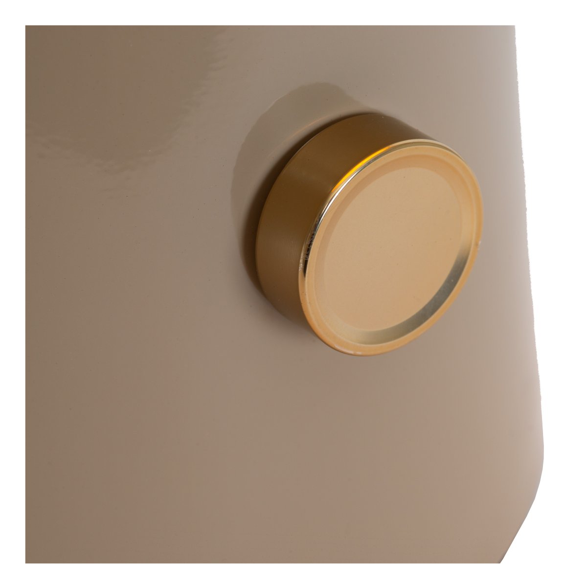 Barone 52cm Taupe lampe de table De Lucide - Son abat-jour original est inclinable, permettant de moduler l'&eacute;clairage et de diriger la lumi&egrave;re pr&eacute;cis&eacute;ment o&ugrave; vous le souhaitez.