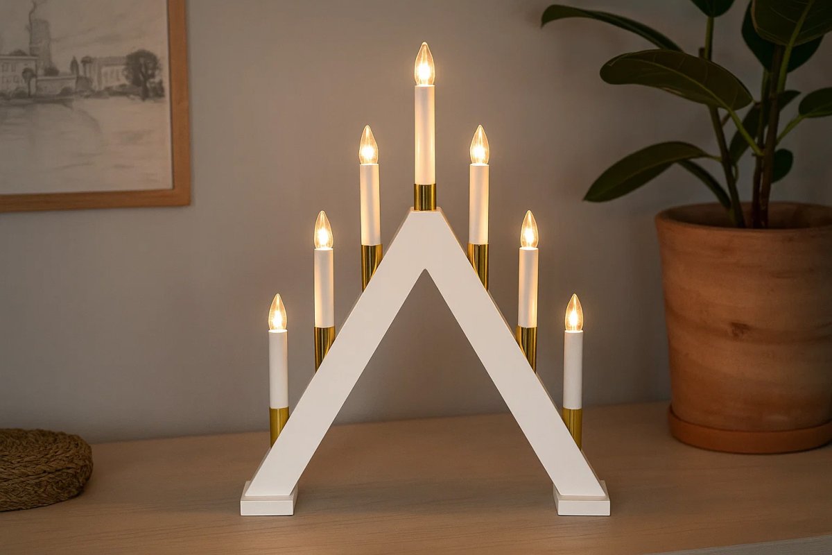 Hilda 7 Blanc De Pixie Design - Il est recommand&eacute; de le placer dans la fen&ecirc;tre ou sur la commode du salon.