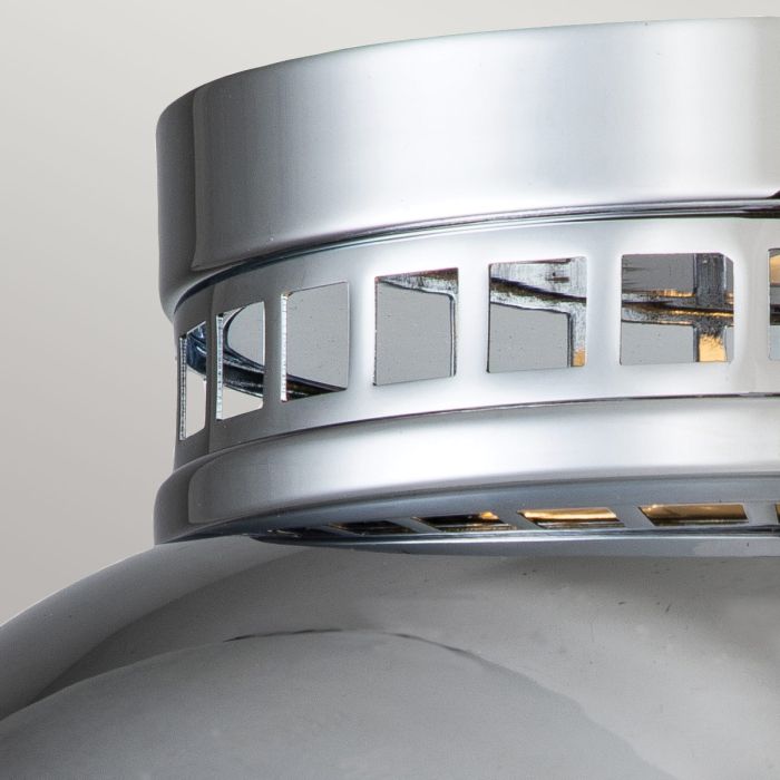 Amelia Ø32 Chrome plafonnier De Elstead Lighting - Amelias klassiska plafonddesign f&ouml;rnyar vintage-detaljer med en gjuten glasdiffusor, en gjuten metallram i polerad krom och dekorativa sp&auml;nnen.