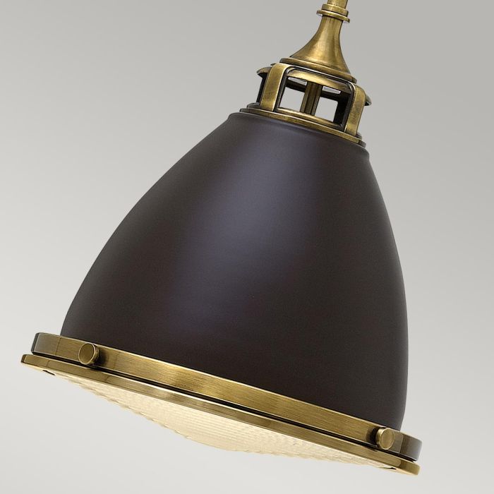Amelia Ø32 Bronze/laiton suspension De Elstead Lighting - Kupolen har en etsad prismatisk bottenlins, och denna helmetalliska versionen i brons och m&auml;ssingdetaljer har en autentisk vintagelook.