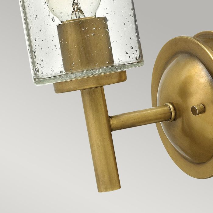 Collier 26cm Laiton antique applique murale De Elstead Lighting - Gjutna knappar, g&aring;ngj&auml;rn och st&auml;nger i en finish av klassisk m&auml;ssing ger en sofistikerad elegans som &auml;r b&aring;de modern och tidl&ouml;s.
