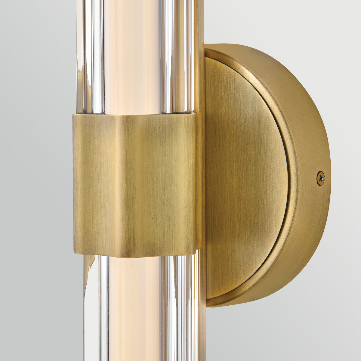 Georgette 35cm Laiton lampe de salle de bain De Elstead Lighting - Certifi&eacute;e IP44, Georgette est parfaitement adapt&eacute;e &agrave; une utilisation en salle de bains.