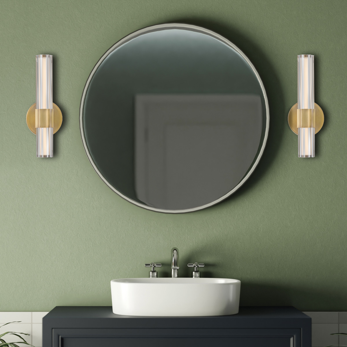 Georgette 35cm Laiton lampe de salle de bain De Elstead Lighting - Certifi&eacute;e IP44, Georgette est parfaitement adapt&eacute;e &agrave; une utilisation en salle de bains.