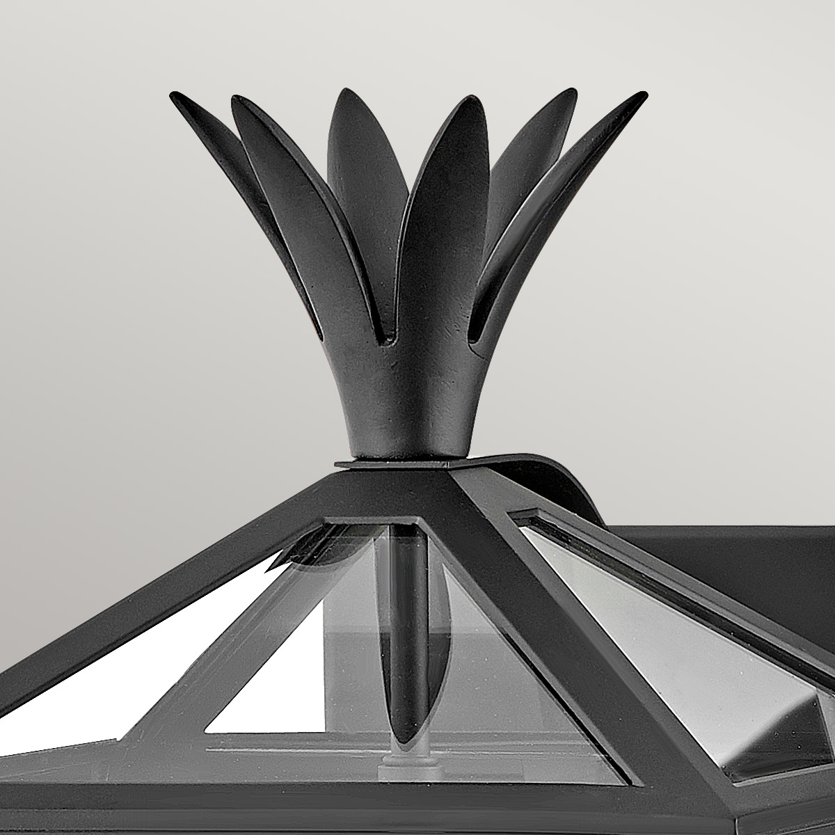 Palma Noir lampe d’extérieur De Elstead Lighting - Fabriqué en aluminium avec du verre transparent, Palma offre à la fois durabilité et une touche de charme à l'ancienne, parfait pour une utilisation en extérieur.