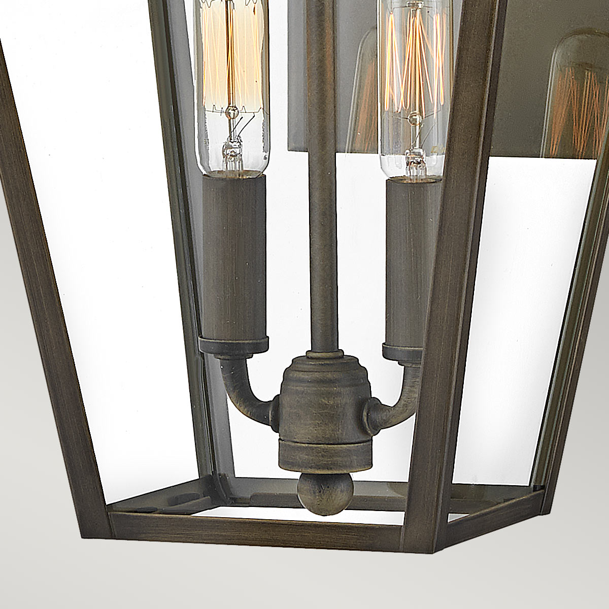Palma Bronze lampe d’extérieur De Elstead Lighting - Fabriqué en aluminium avec du verre transparent, Palma offre à la fois durabilité et une touche de charme à l'ancienne, parfait pour une utilisation en extérieur.