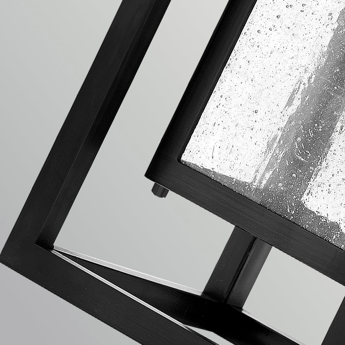 Republic 40cm Noir lampe d’extérieur De Elstead Lighting - Fabriqu&eacute;e en mat&eacute;riau composite noir r&eacute;sistant aux intemp&eacute;ries, elle est prot&eacute;g&eacute;e contre la d&eacute;coloration, la rouille et la corrosion.