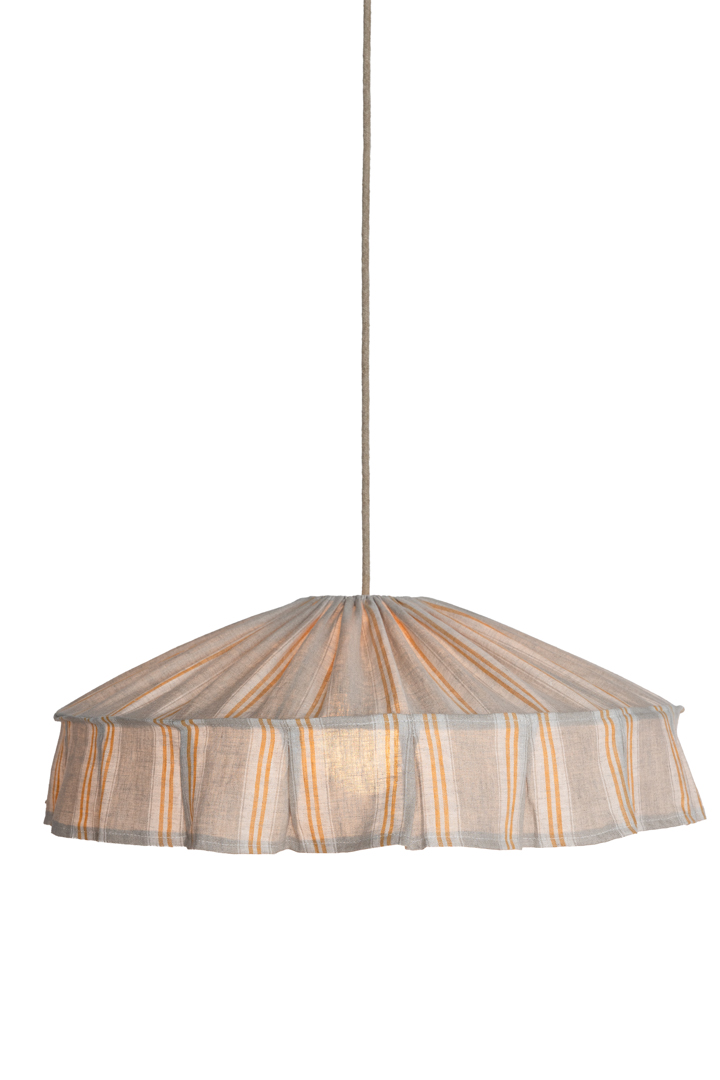 Vinga Abat-Jour S/Suspension Ø58 Nature/jaune suspension De Alde & Lind - Vinga est un abat-jour d&eacute;coratif en lin 100 % naturel, orn&eacute; d'un magnifique motif ray&eacute; dans des tons jaune miel et naturels.