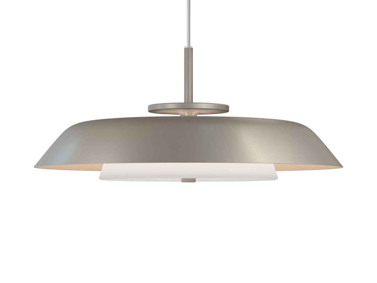 Horisont Ø43 Champagne suspension De Belid - Ses abat-jour élancés, son verre soufflé à la main et son abat-jour suspendu lui confèrent une esthétique à la fois classique et moderne.