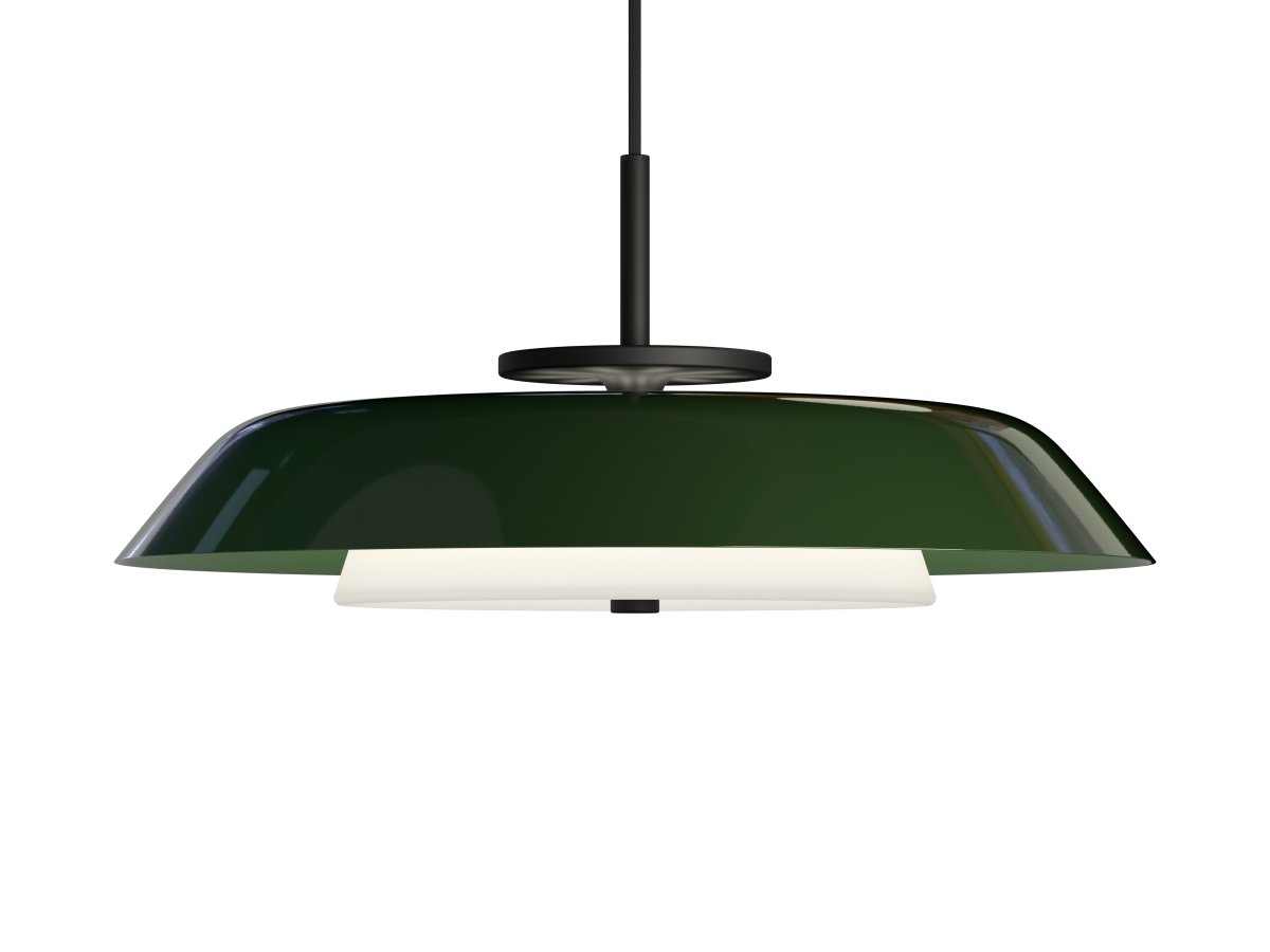 Horisont Ø43 Vert forêt suspension De Belid - Ses abat-jour élancés, son verre soufflé à la main et son abat-jour suspendu lui confèrent une esthétique à la fois classique et moderne.