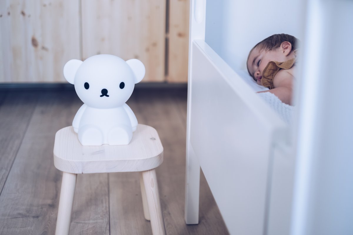Boris First Light Blanc lampe pour enfant De Mr Maria - Boris First Light, une veilleuse avec 6 réglages d'éclairage dont le mode nuit de M.