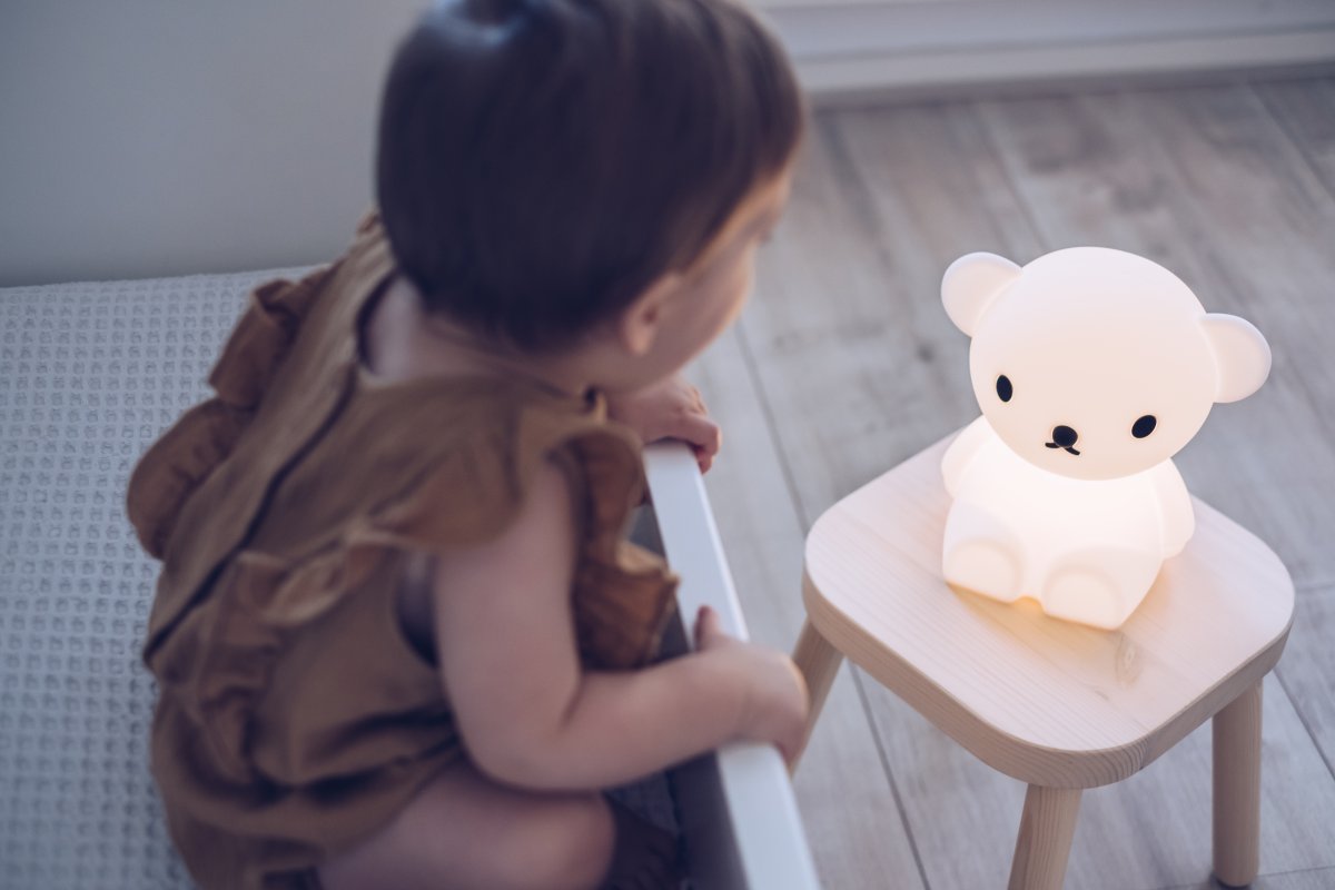 Boris First Light Blanc lampe pour enfant De Mr Maria - Boris First Light, une veilleuse avec 6 réglages d'éclairage dont le mode nuit de M.