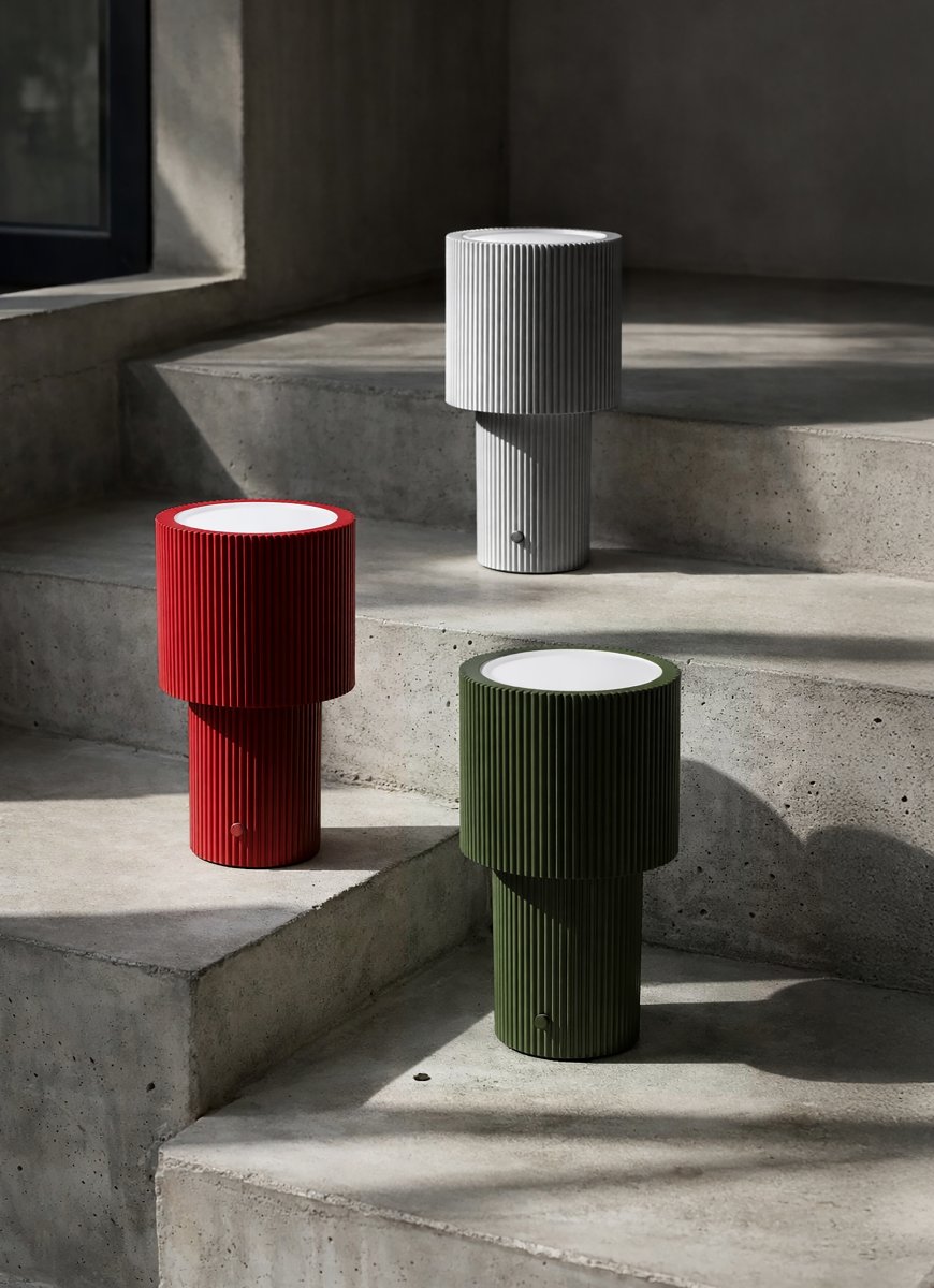 Iluma 22cm Vert olive portable De Herstal - Que ce soit pour profiter de matins paisibles pr&egrave;s de la fen&ecirc;tre ou d'un d&icirc;ner sur le balcon, elle est toujours &agrave; port&eacute;e de main et cr&eacute;e l'ambiance parfaite.