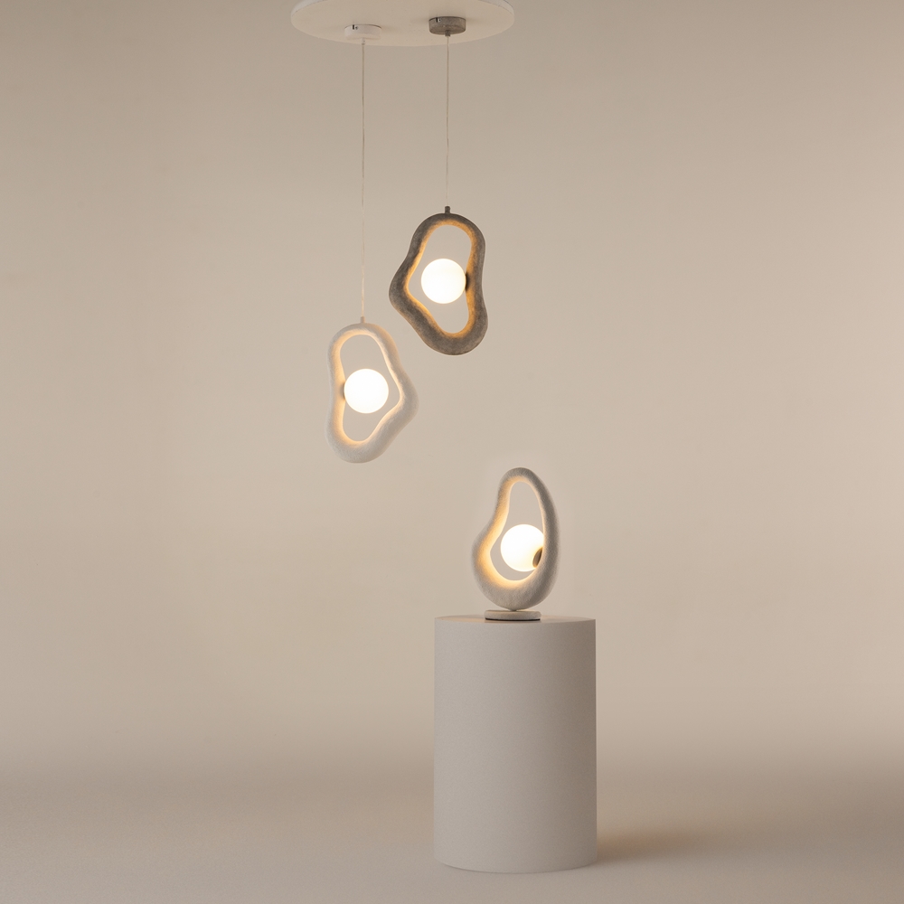 Opus 38cm Blanc lampe de table De Maytoni - Son abat-jour en verre blanc diffuse une lumi&egrave;re douce et agr&eacute;able qui cr&eacute;e une atmosph&egrave;re harmonieuse.