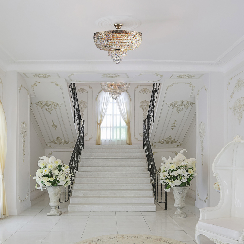 Palace Ø50 Or antique cristal De Maytoni - Les prismes scintillants refl&egrave;tent la lumi&egrave;re et cr&eacute;ent un jeu de lumi&egrave;re rayonnant qui conf&egrave;re &agrave; la pi&egrave;ce une atmosph&egrave;re luxueuse.