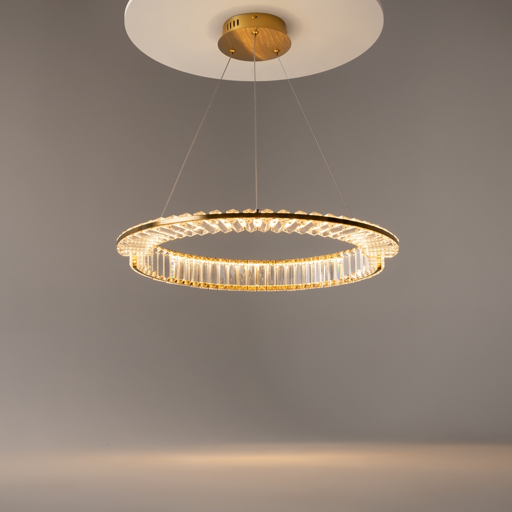Krone Ø62 Laiton suspension De Maytoni - La disposition asym&eacute;trique du d&eacute;cor en verre cr&eacute;e de magnifiques jeux d'ombres et de lumi&egrave;re qui conf&egrave;rent &agrave; la lumi&egrave;re une expression unique.