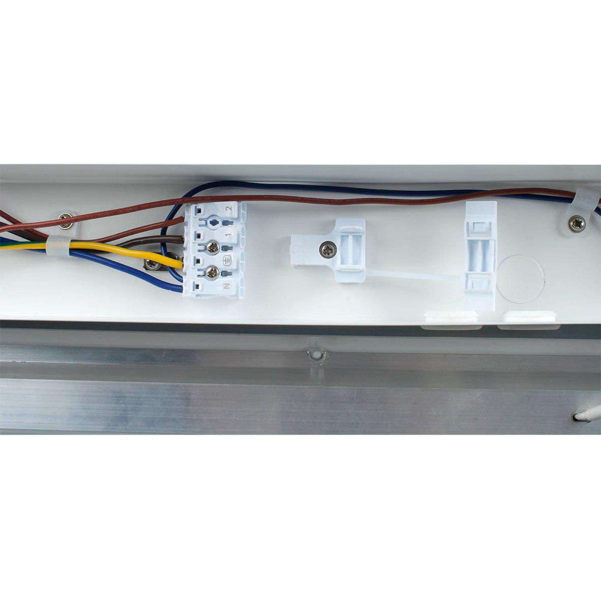Bänky m. uttag 118cm Blanc De Designlight - Le mod&egrave;le de 580 mm de long, d'une puissance de 10 W et d'un flux lumineux de 2&nbsp;000 lumens, offre une lumi&egrave;re vive et uniforme, parfaite pour &eacute;clairer toute la surface de travail.