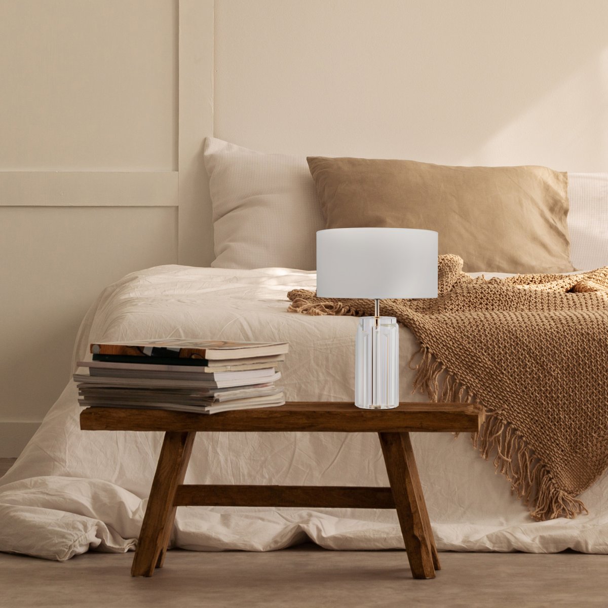 Muse 52cm Or lampe de table De Maytoni - La lampe de table Muse a un design élégant avec une base en verre moulé façonnée, ce qui en fait une véritable œuvre d'art.