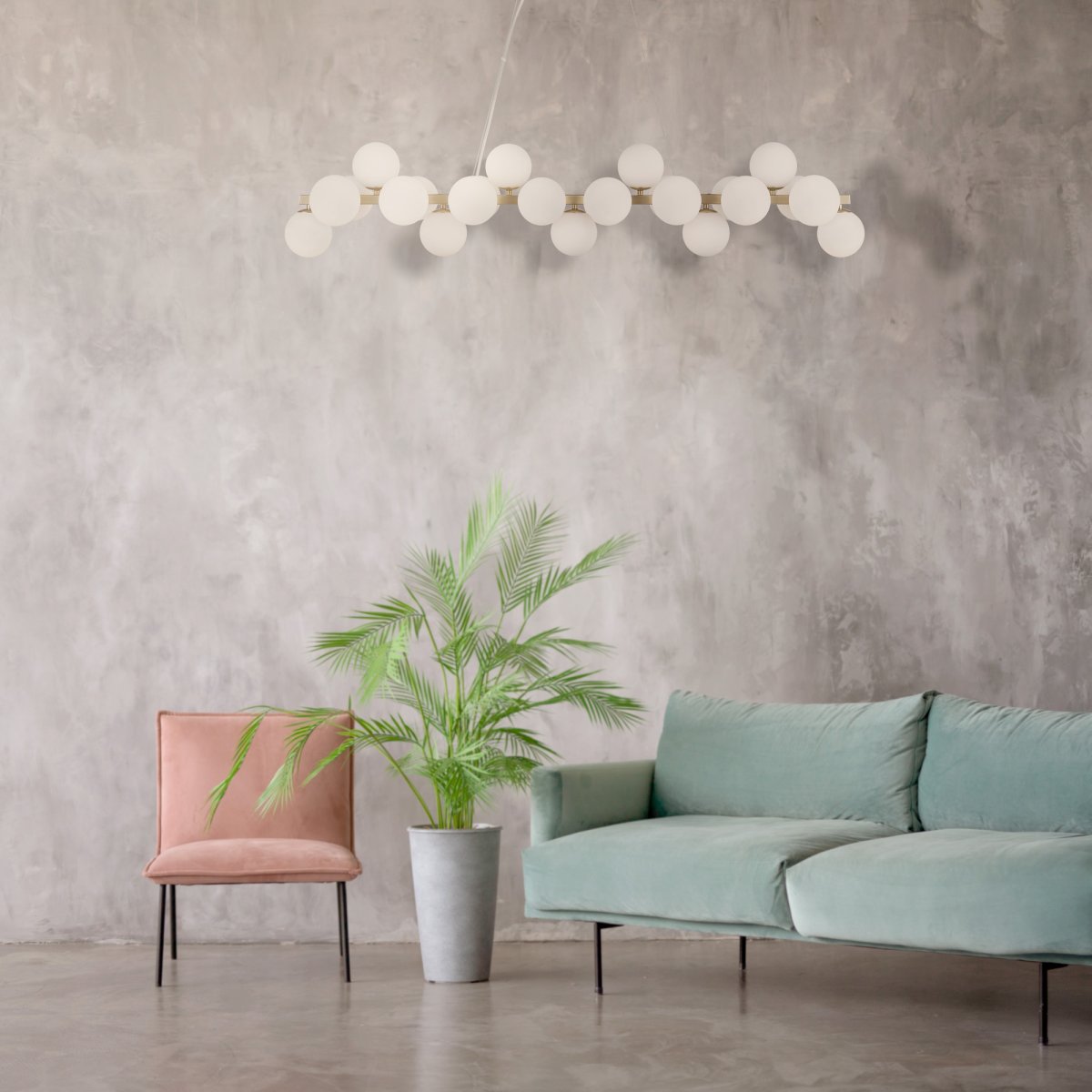 Dallas 123cm Or suspension De Maytoni - Son cadre métallique sophistiqué, associé à ses sphères en verre opale blanc, en fait un véritable accroche-regard, idéal pour les grands espaces comme les salons ou les salles à manger.