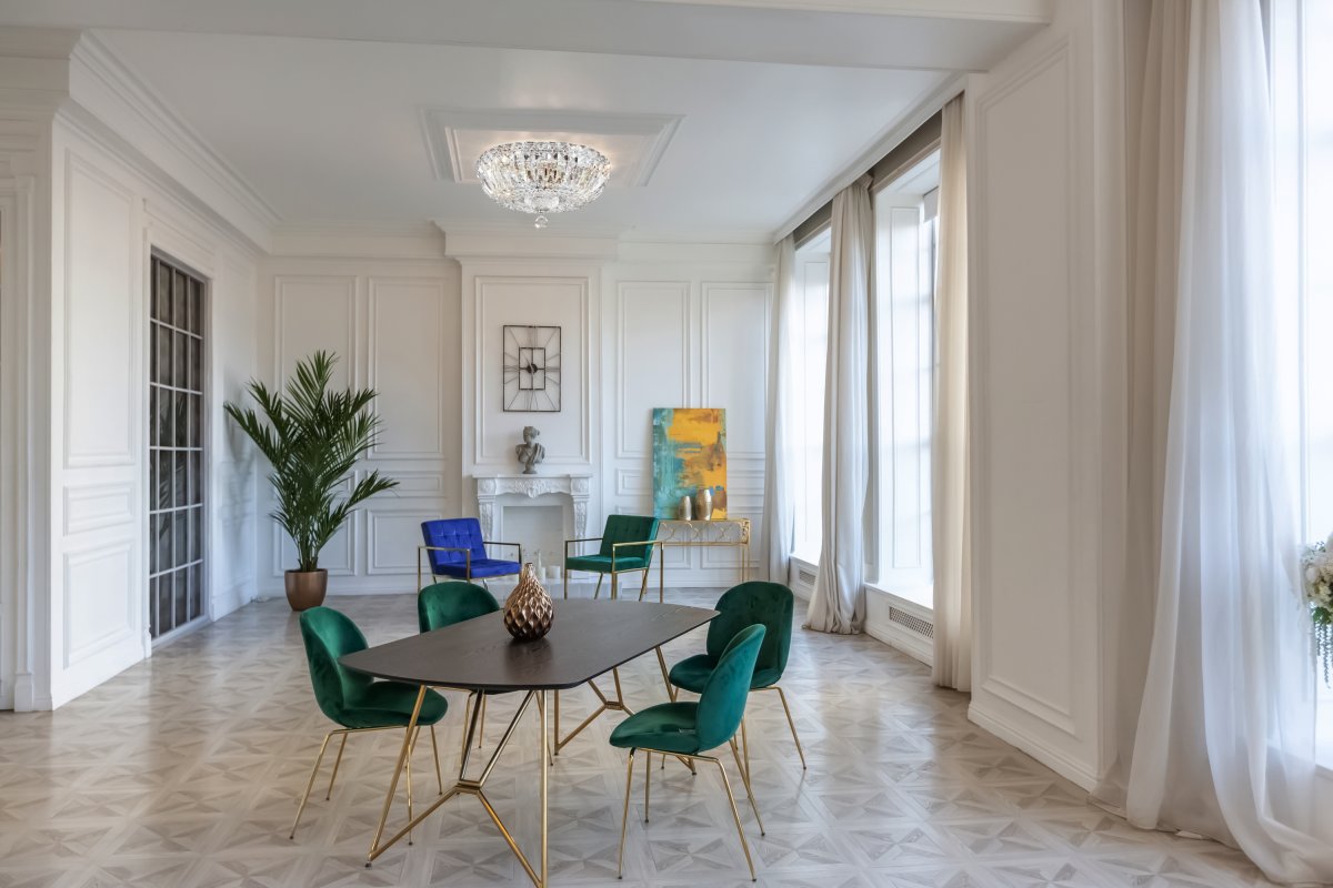 Basfor Ø30 Nickel cristal De Maytoni - Ce plafonnier en cristal est parfait pour tous ceux qui souhaitent ajouter une touche de glamour et d'exclusivité à leur maison, en particulier dans le salon, la salle à manger ou l'entrée.