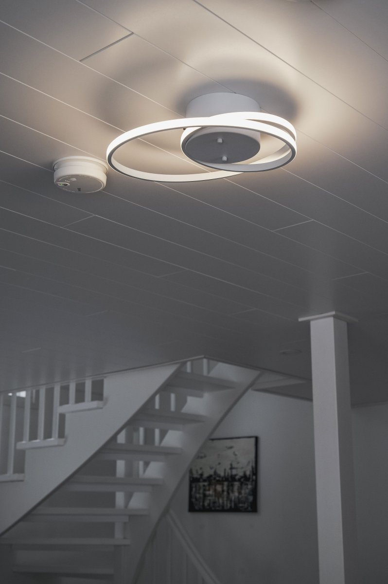 Zibella Ø40 Blanc plafonnier De Trio Lighting - Le plafonnier Zibella cr&eacute;e une atmosph&egrave;re atmosph&eacute;rique avec ses effets de lumi&egrave;re doux et son design &eacute;l&eacute;gant et compl&egrave;te parfaitement les styles de d&eacute;coration int&eacute;rieure modernes.