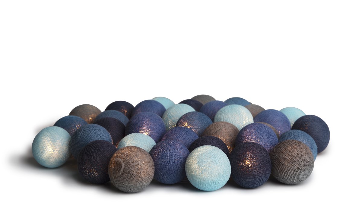 Irislights Ocean Blue 35-lights Bleu De Irislights - Attention&nbsp;: ce produit est fabriqu&eacute; &agrave; la main&nbsp;; des variations de couleur, de forme et de taille sont donc possibles.