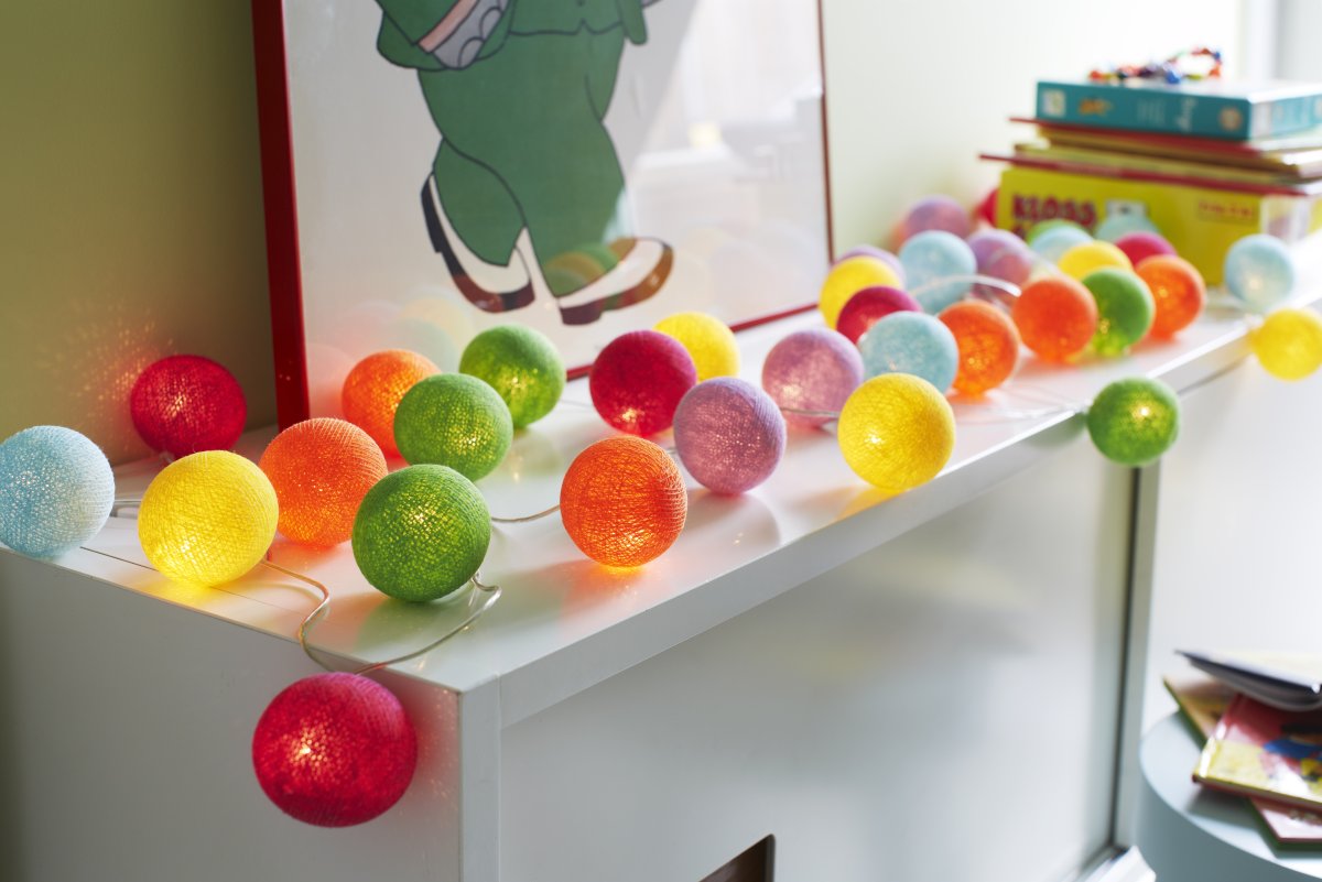 Irislights Tivoli 35-lights Multicolore De Irislights - Elles sont fabriqu&eacute;es en plastique avec des boules de coton artisanales et du fil de polyester.