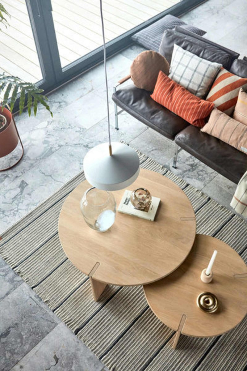 Hatto Ø30 Blanc suspension De OYOY - Son abat-jour en forme de chapeau, inspir&eacute; du mot japonais &laquo;&nbsp;hatto&nbsp;&raquo;, lui conf&egrave;re un style moderne qui s'int&egrave;gre parfaitement &agrave; tous les int&eacute;rieurs.