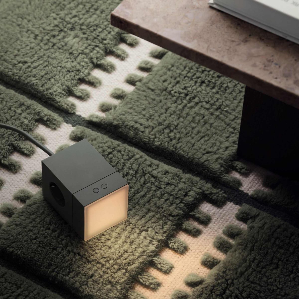 LAMP 1 - EU Vert De Avolt - Cette petite lampe pratique se branche directement sur une prise murale standard de 230 V et est id&eacute;ale comme veilleuse ou lampe d'ambiance dans les couloirs, les chambres ou toute pi&egrave;ce o&ugrave; vous souhaitez un &eacute;clairage doux.