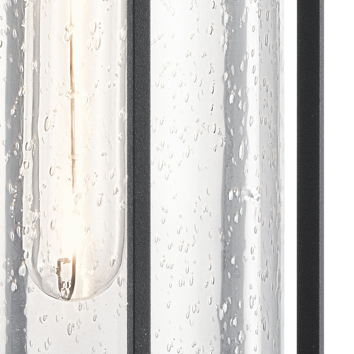 Camillo 37cm Noir lampe d’extérieur De Elstead Lighting - Med sin robusta metallkonstruktion och klarglas med bubbeleffekt skapar den en vacker ljusspridning som f&ouml;rh&ouml;jer fasader, entr&eacute;er och uteplatser.