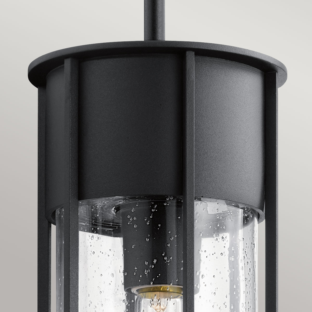 Camillo 37cm Noir De Elstead Lighting - Med sin robusta metallkonstruktion och klarglas med bubbeleffekt skapar den en vacker ljusspridning som f&ouml;rh&ouml;jer entr&eacute;er, altaner och verandor.