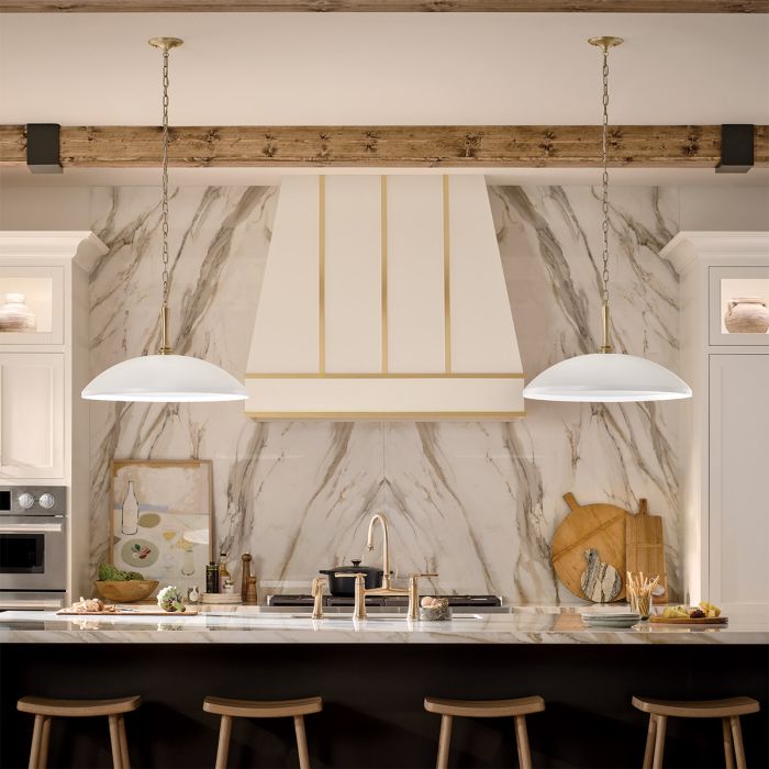 Delarosa Ø50 Blanc/bronze suspension De Elstead Lighting - Installez-la seule au-dessus de la table &agrave; manger ou plusieurs en ligne au-dessus de la cuisine.