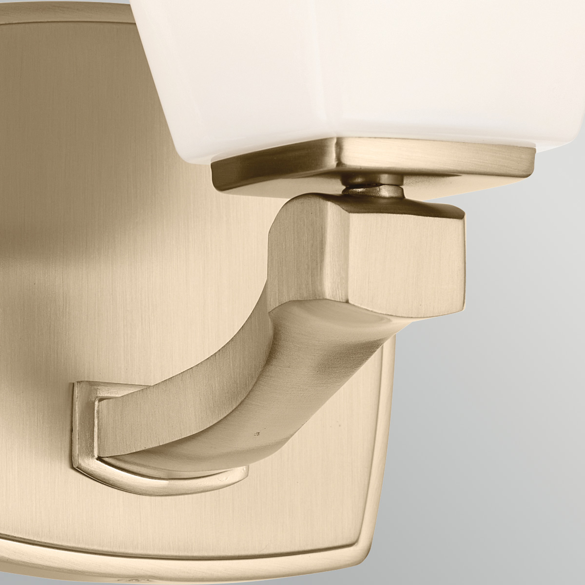 Marant 24cm Bronze lampe de salle de bain De Elstead Lighting - L'&eacute;l&eacute;gante applique murale Marant s&eacute;duit par son design raffin&eacute; et exclusif, et est id&eacute;ale pour la salle de bains.