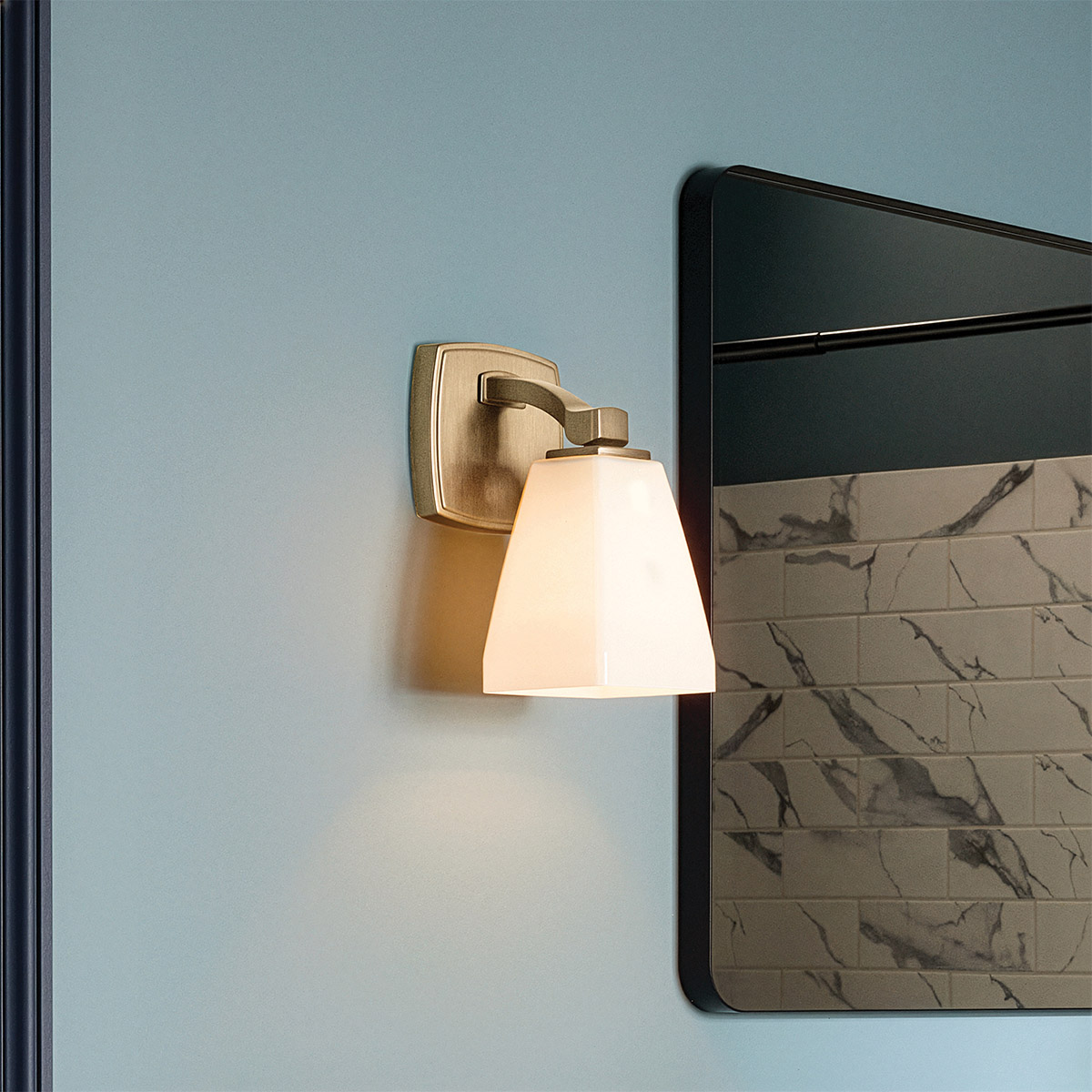 Marant 24cm Bronze lampe de salle de bain De Elstead Lighting - L'&eacute;l&eacute;gante applique murale Marant s&eacute;duit par son design raffin&eacute; et exclusif, et est id&eacute;ale pour la salle de bains.