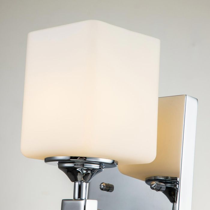 Marette 40cm Chrome lampe de salle de bain De Elstead Lighting - Avec un indice de protection IP44, il convient aux environnements de salle de bain.