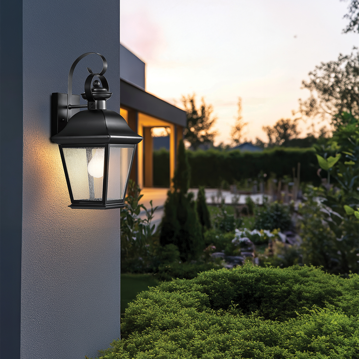 Mount Vernon Noir lampe d’extérieur De Elstead Lighting - Gr&acirc;ce &agrave; son indice de protection IP44, Mount Vernon est parfaitement adapt&eacute;e &agrave; une utilisation ext&eacute;rieure et id&eacute;ale pour les entr&eacute;es, les terrasses ou l'&eacute;clairage des fa&ccedil;ades de maison.