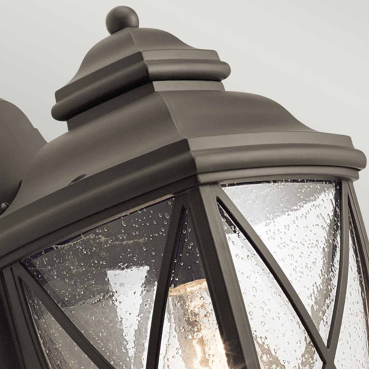 Tangier Bronze antique lampe d’extérieur De Elstead Lighting - L'applique murale Tangier en bronze présente un design de lanterne classique rappelant les quartiers historiques de la ville.