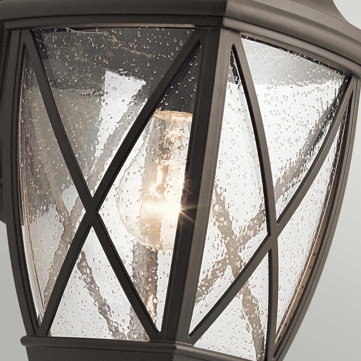Tangier Bronze antique lampe d’extérieur De Elstead Lighting - L'applique murale Tangier en bronze présente un design de lanterne classique rappelant les quartiers historiques de la ville.