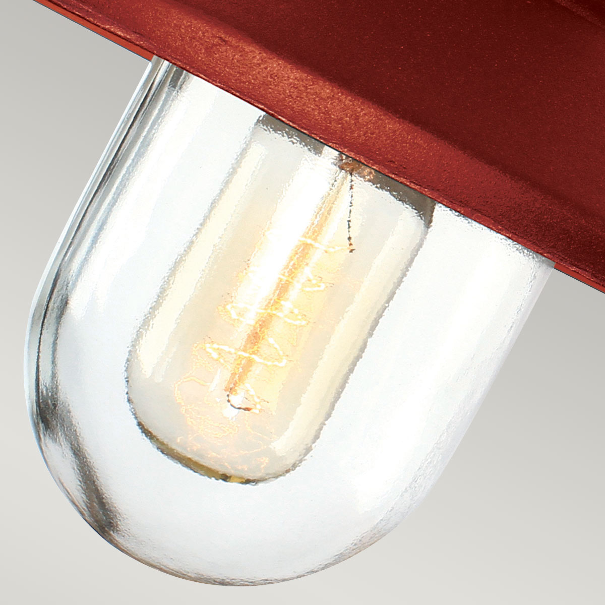 Klampenborg Ø28 ROUGE lampe d’extérieur De Elstead Lighting - Tillverkad av rostfritt st&aring;l i oxid r&ouml;d finish och glas, erbjuder den en robust konstruktion som st&aring;r emot v&auml;der och vind.