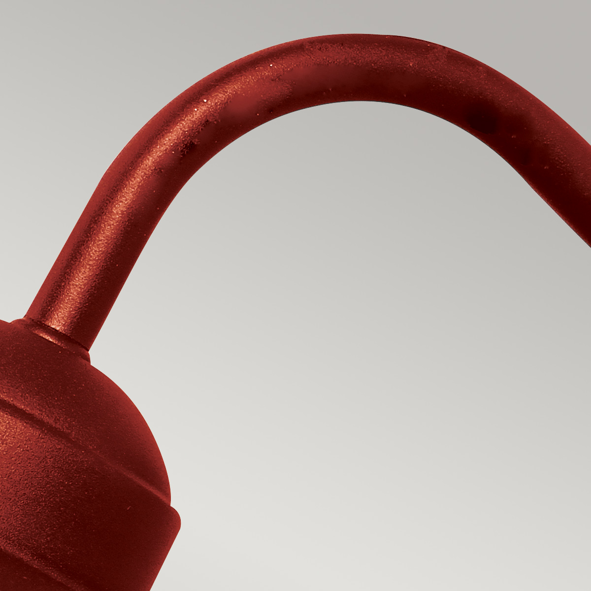 Klampenborg Ø28 ROUGE lampe d’extérieur De Elstead Lighting - Tillverkad av rostfritt st&aring;l i oxid r&ouml;d finish och glas, erbjuder den en robust konstruktion som st&aring;r emot v&auml;der och vind.